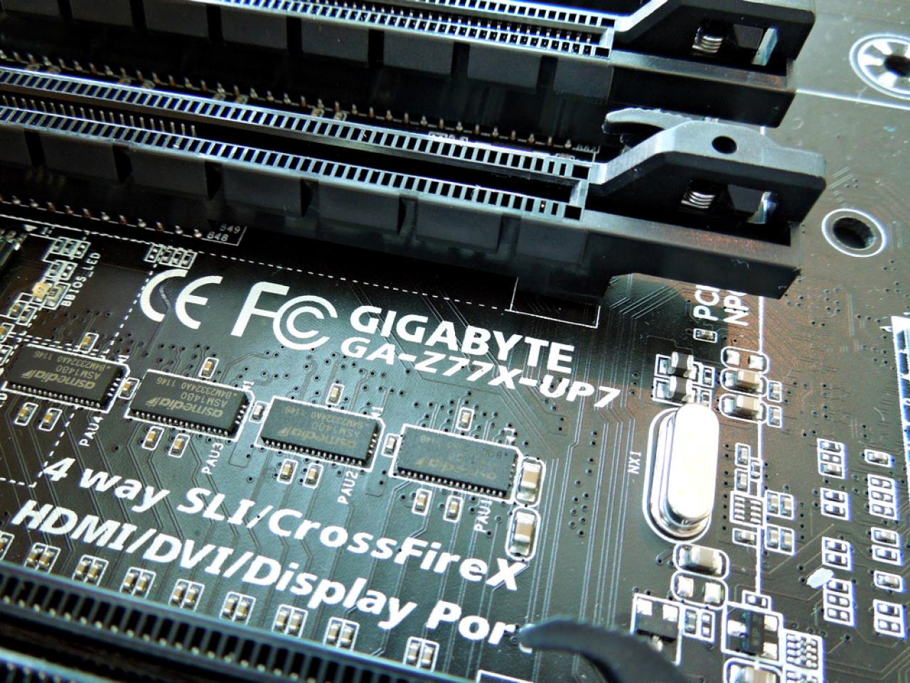 [06/06/2012] Gigabyte Z77X-UP7: High-End-Mainboard mit 32 Phasen für die CPU im finalen Design abgelichtet - inlusive Video (10)