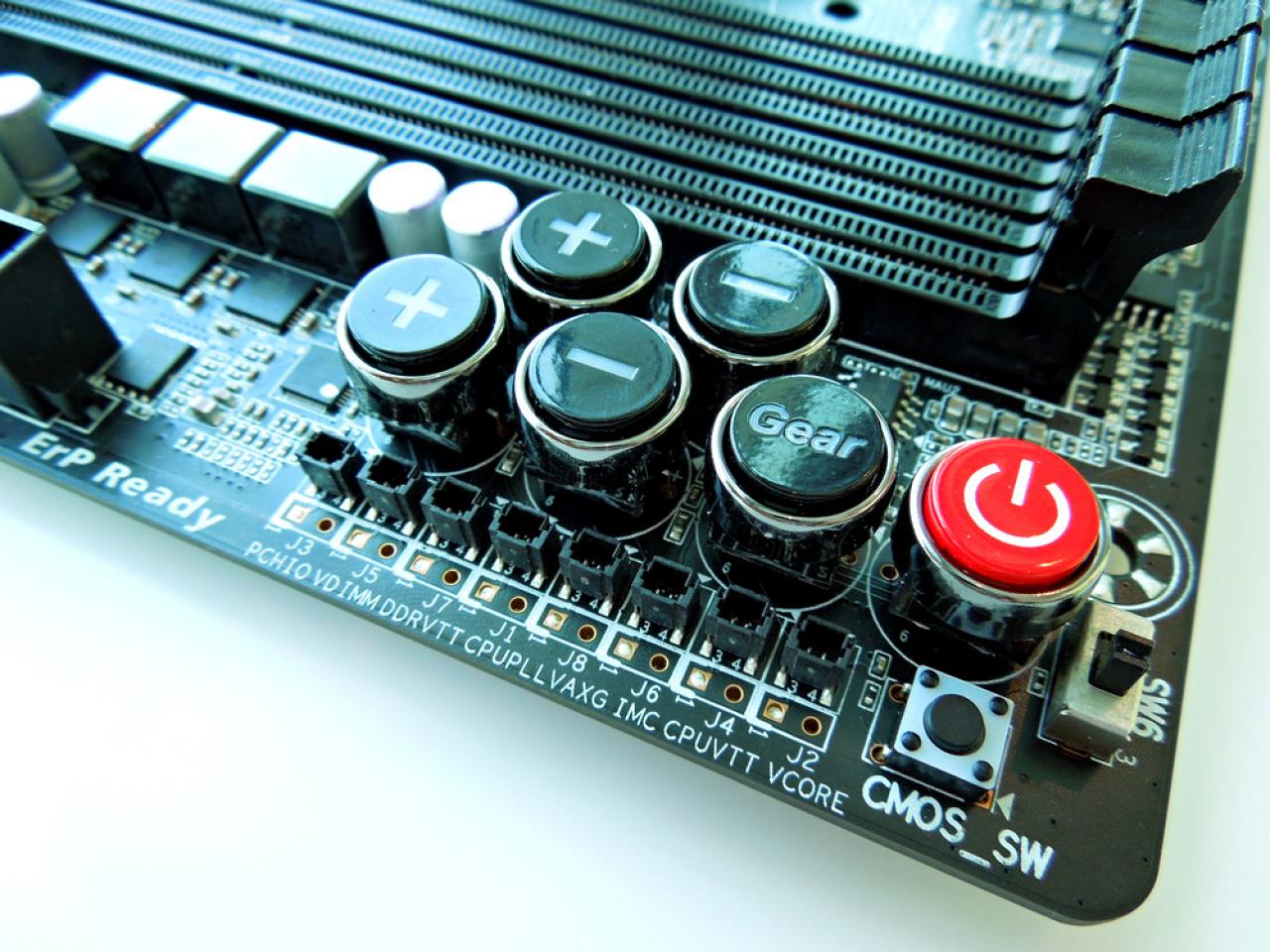 [06/06/2012] Gigabyte Z77X-UP7: High-End-Mainboard mit 32 Phasen für die CPU im finalen Design abgelichtet - inlusive Video (14)