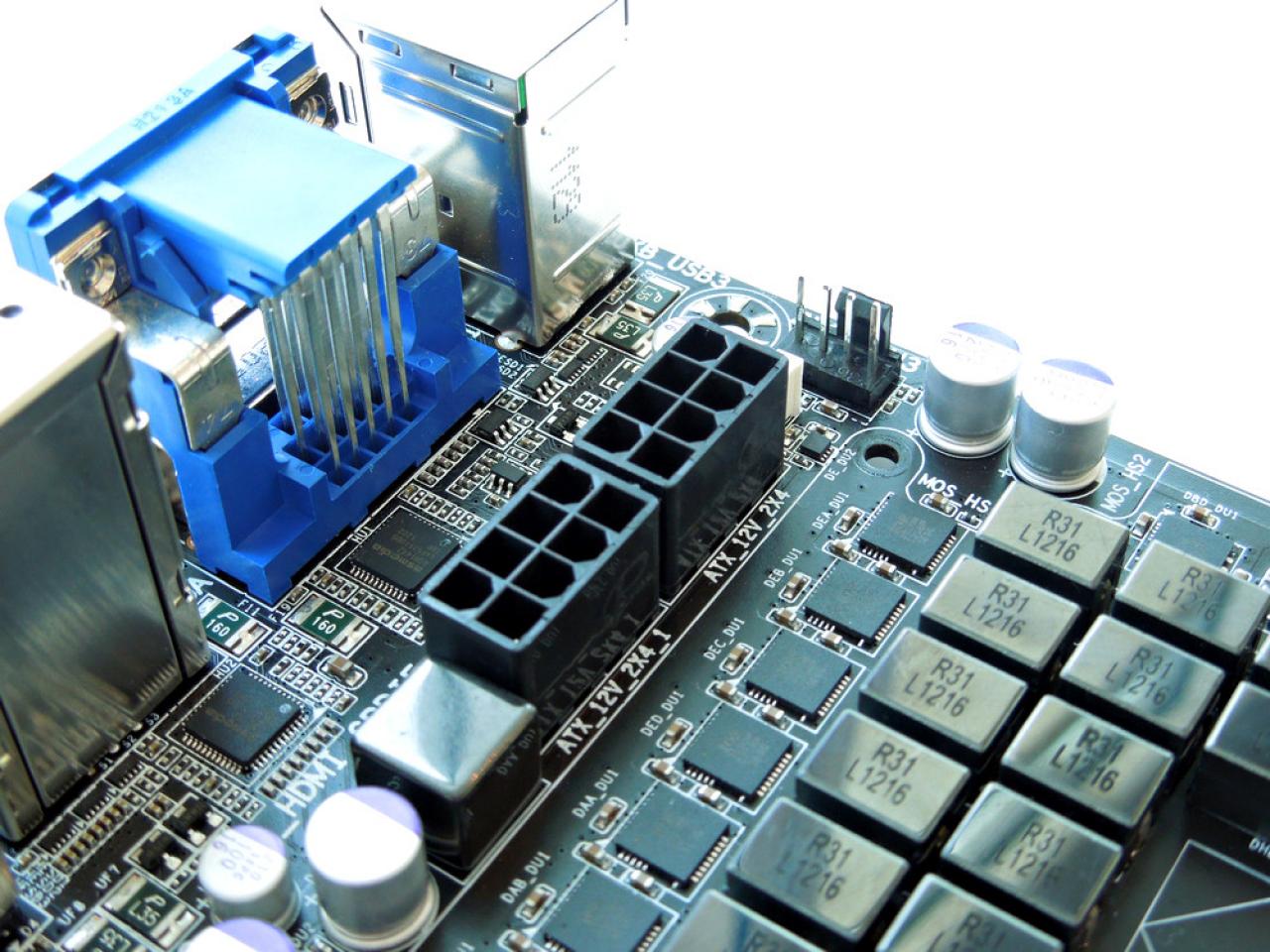 [06/06/2012] Gigabyte Z77X-UP7: High-End-Mainboard mit 32 Phasen für die CPU im finalen Design abgelichtet - inlusive Video (18)
