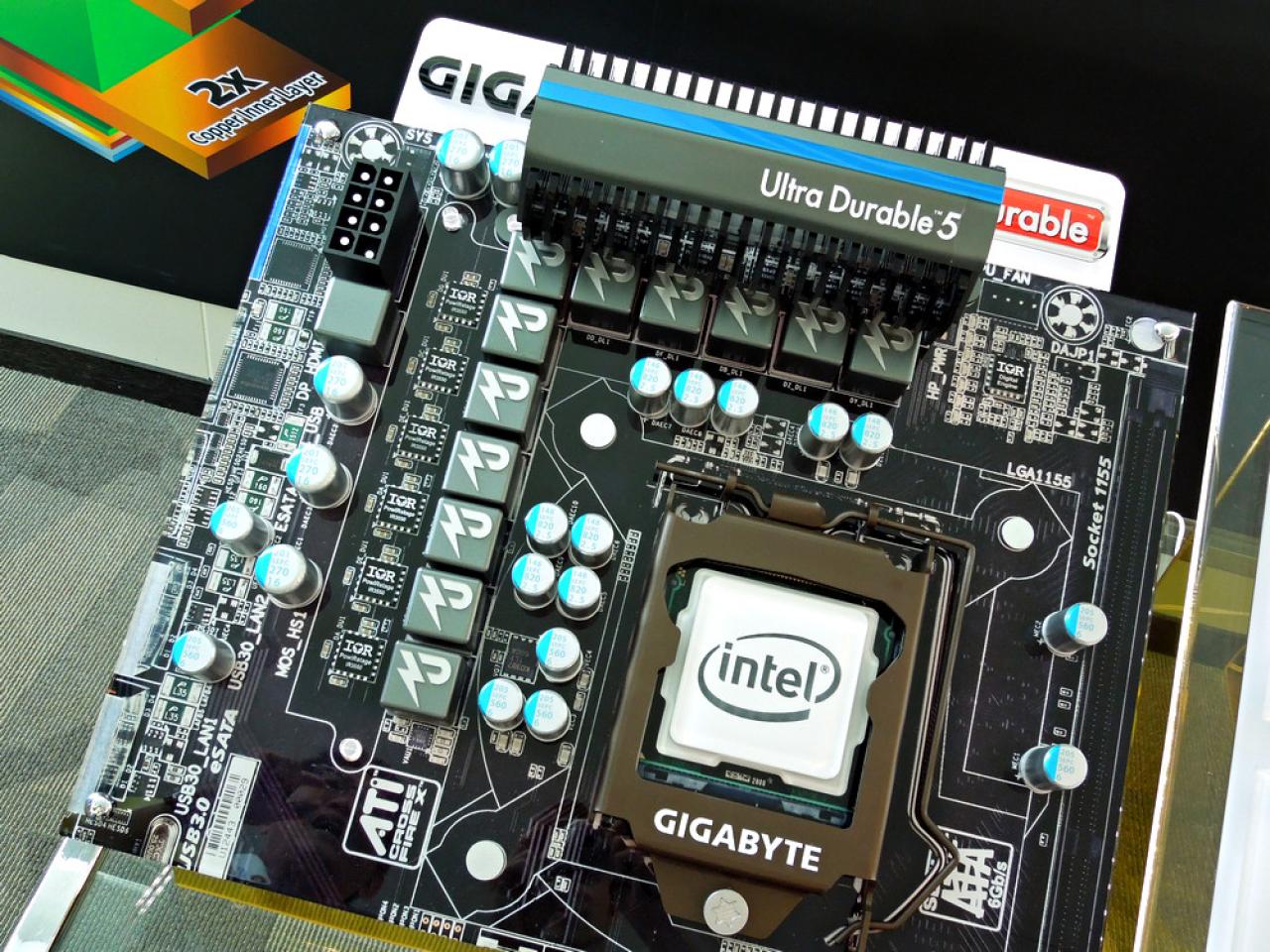 [06/06/2012] Gigabyte Z77X-UP7: High-End-Mainboard mit 32 Phasen für die CPU im finalen Design abgelichtet - inlusive Video (24)