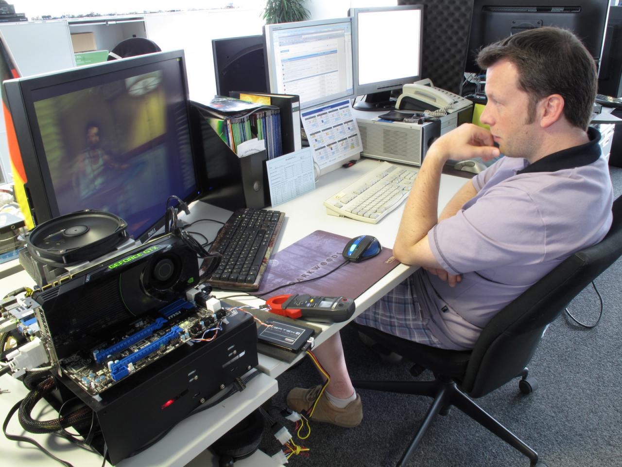 [01/06/2012] Wie bei unserm Raff ist auch bei Herrn Spille irgendwie die Euphorie über Max Paynes Rückkehr auf den PC noch nicht so richtig ausgebrochen. Wahrscheinlich freut er sich aber nur darauf, bald endlich mal ballern zu können statt immer nur auf Zwischensequenzen zu starren. 