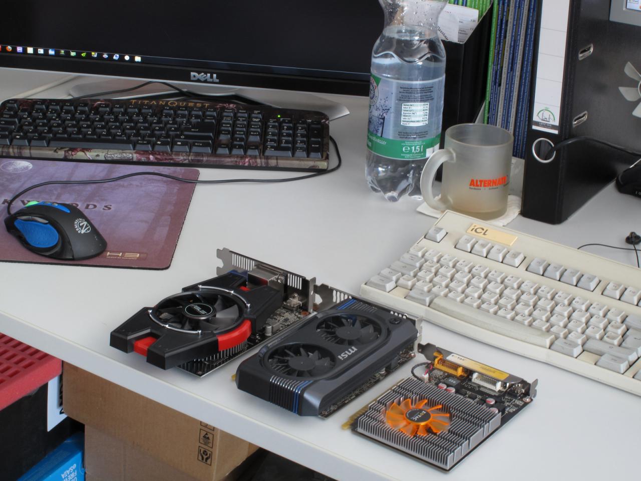 [22/06/2012] Wie Raff scheint auch Carsten Experte für Zwergkarten zu sein. Ob es sich hier um eine ganz neue Hardware-Rasse handelt? So ein Quatsch, versichern die beiden Experten für Pixelschubser. Das ist doch nur die Geforce GT 640, klein aber oho! 