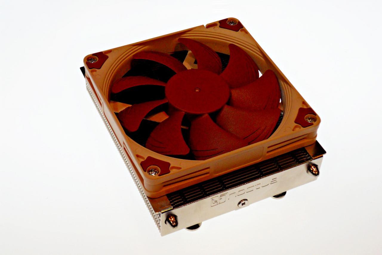 [05/06/2012] Noctua: CPU-Kühler-Prototypen vom HTPC-Winzling bis zum 140-mm-Doppelturm abgelichtet - plus neue Lüfter (7)