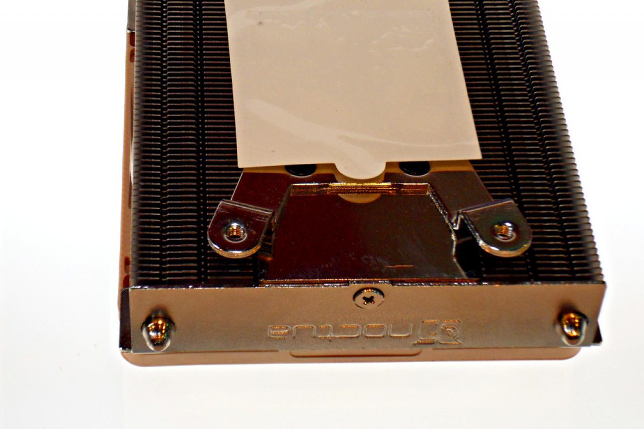 [05/06/2012] Noctua: CPU-Kühler-Prototypen vom HTPC-Winzling bis zum 140-mm-Doppelturm abgelichtet - plus neue Lüfter (9)