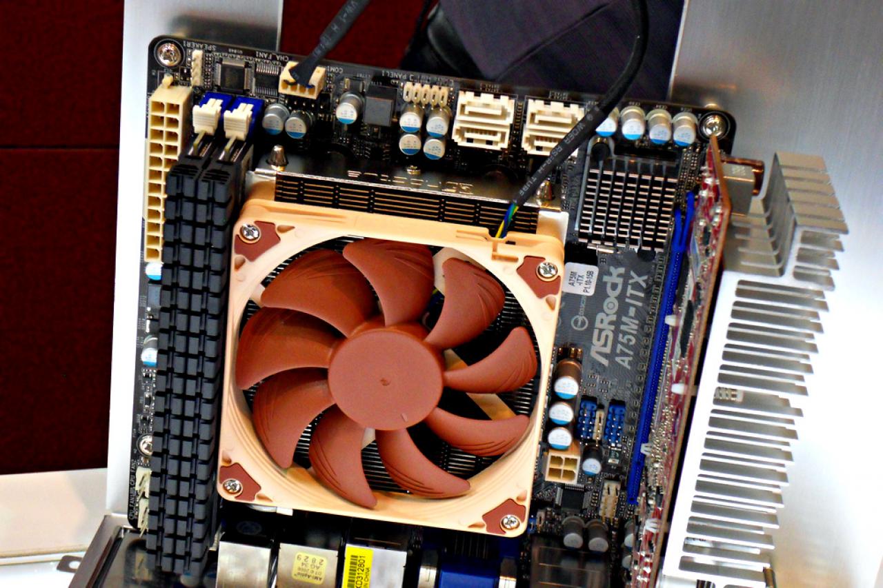 [05/06/2012] Noctua: CPU-Kühler-Prototypen vom HTPC-Winzling bis zum 140-mm-Doppelturm abgelichtet - plus neue Lüfter (10)