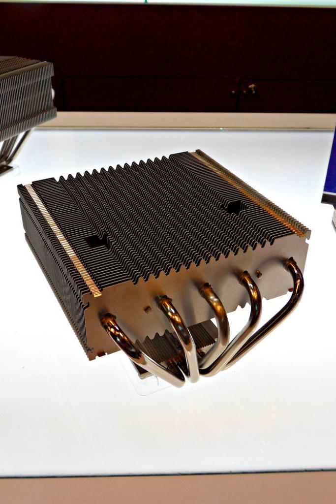 [05/06/2012] Noctua: CPU-Kühler-Prototypen vom HTPC-Winzling bis zum 140-mm-Doppelturm abgelichtet - plus neue Lüfter (13)
