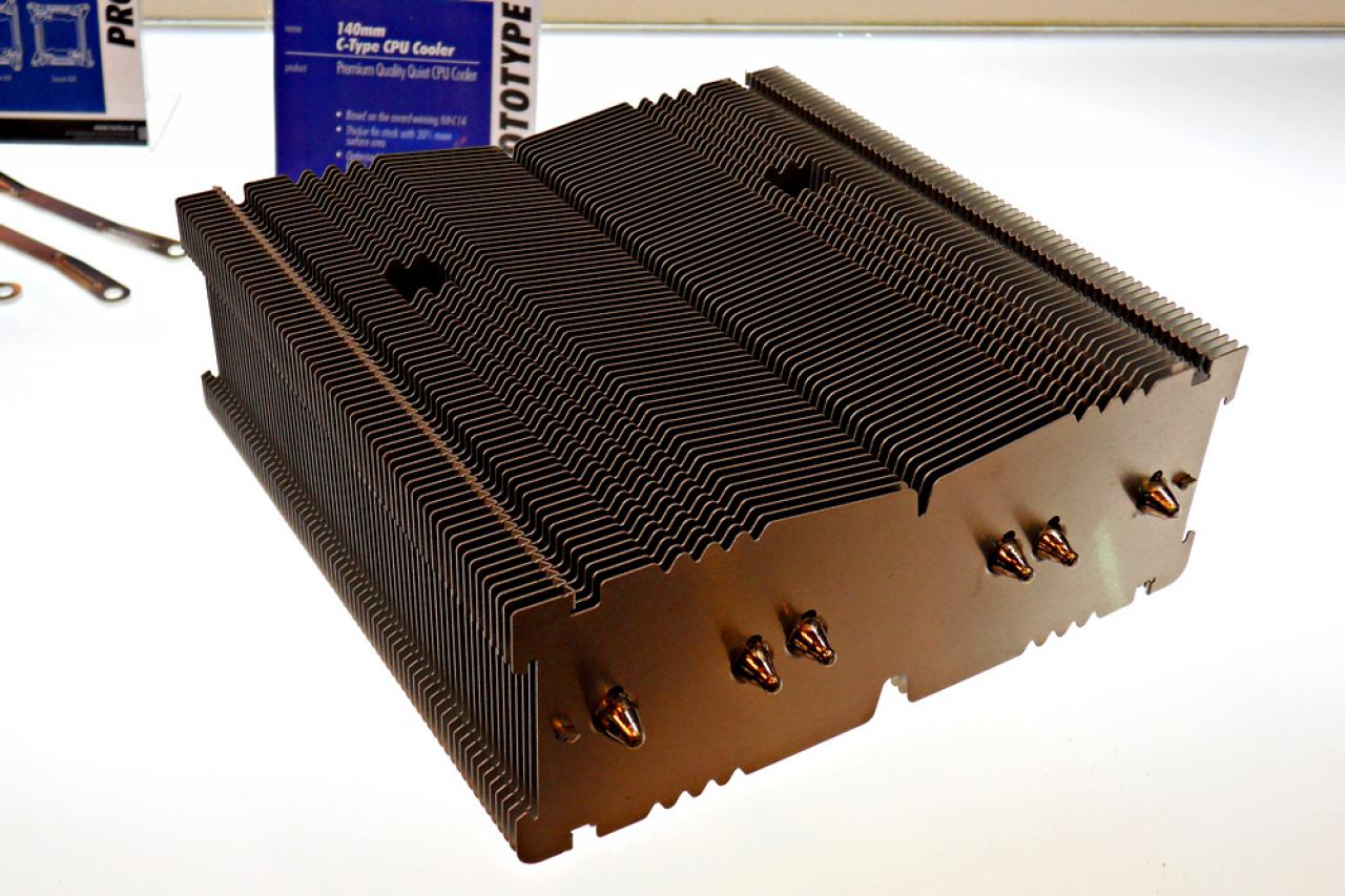 [05/06/2012] Noctua: CPU-Kühler-Prototypen vom HTPC-Winzling bis zum 140-mm-Doppelturm abgelichtet - plus neue Lüfter (18)