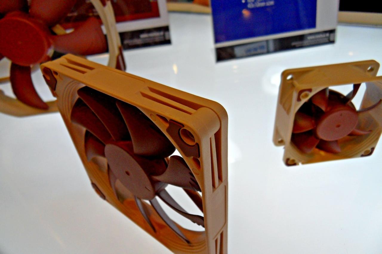 [05/06/2012] Noctua: CPU-Kühler-Prototypen vom HTPC-Winzling bis zum 140-mm-Doppelturm abgelichtet - plus neue Lüfter (29)