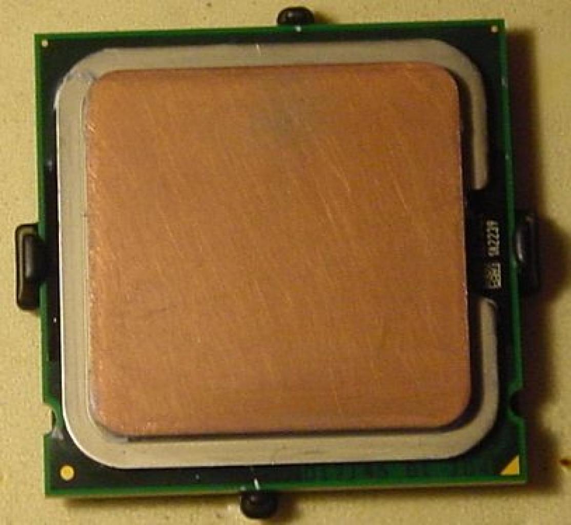 [08/06/2012] CPUs zersägt im Rasterelektronenmikroskop, geköpft, flambiert und in der Schusslinie (32)