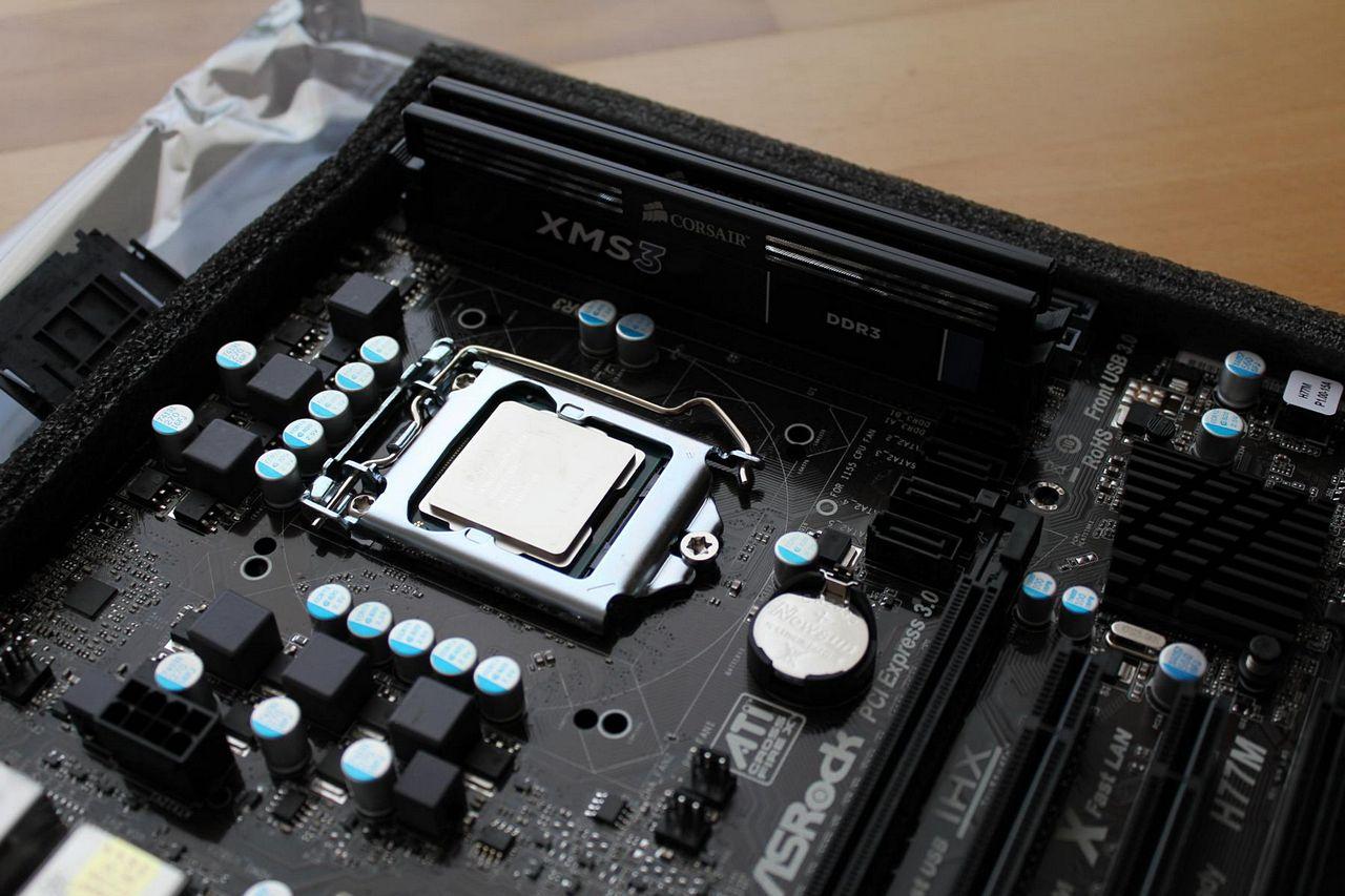 [08/06/2012] CPUs zersägt im Rasterelektronenmikroskop, geköpft, flambiert und in der Schusslinie (36)