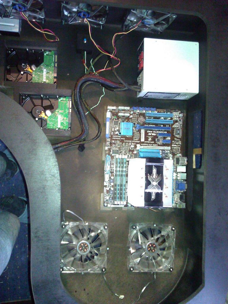 [22/06/2012] Tolle Casecon-Idee eines Pianisten: Klavierflügel als PC-Gehäuse (20)