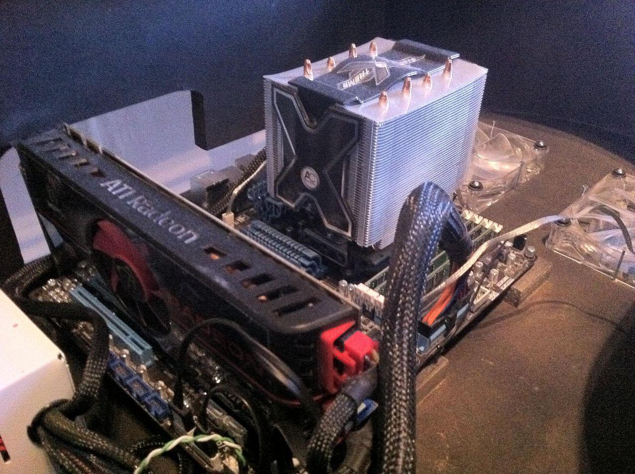 [22/06/2012] Tolle Casecon-Idee eines Pianisten: Klavierflügel als PC-Gehäuse (25)