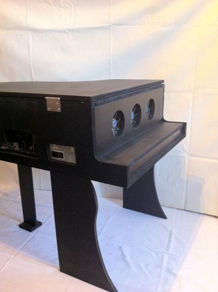 [22/06/2012] Tolle Casecon-Idee eines Pianisten: Klavierflügel als PC-Gehäuse (32)