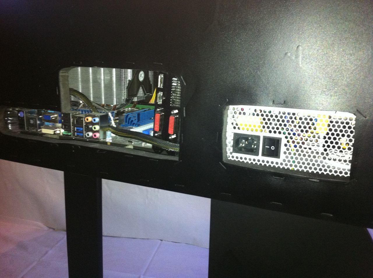 [22/06/2012] Tolle Casecon-Idee eines Pianisten: Klavierflügel als PC-Gehäuse (33)