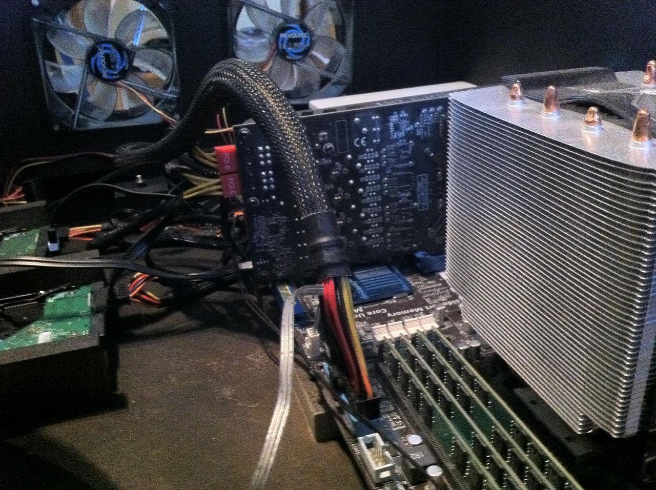 [22/06/2012] Tolle Casecon-Idee eines Pianisten: Klavierflügel als PC-Gehäuse (34)