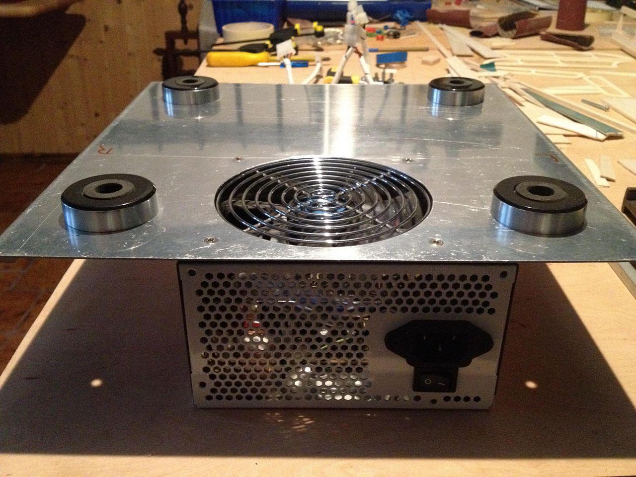 [05/06/2012] Update: Hardware lackiert und mit bunter Beleuchtung (9)