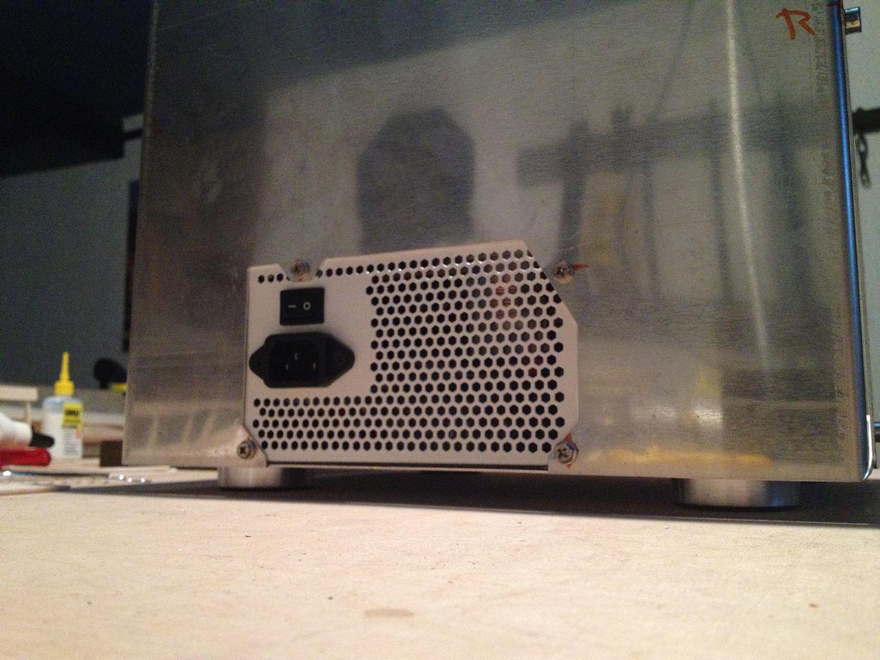 [05/06/2012] Update: Hardware lackiert und mit bunter Beleuchtung (13)