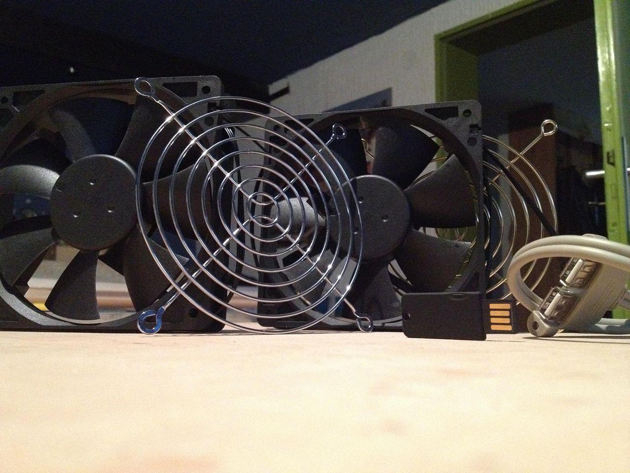 [05/06/2012] Update: Hardware lackiert und mit bunter Beleuchtung (16)