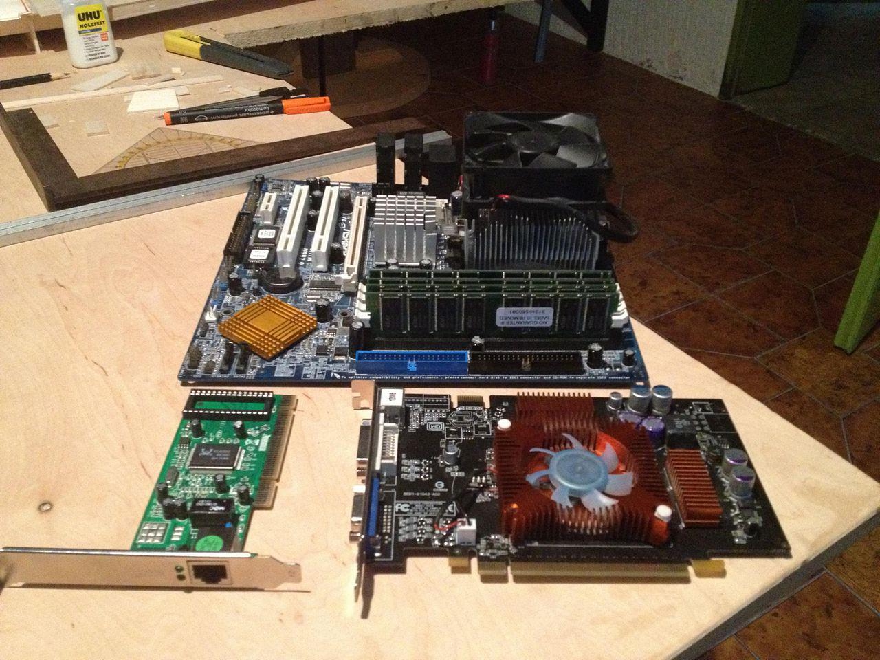 [05/06/2012] Update: Hardware lackiert und mit bunter Beleuchtung (17)