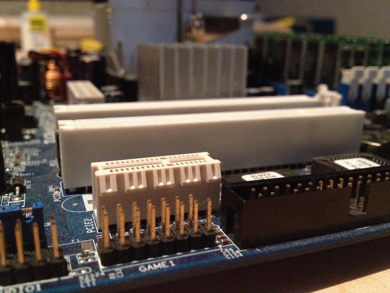 [05/06/2012] Update: Hardware lackiert und mit bunter Beleuchtung (20)