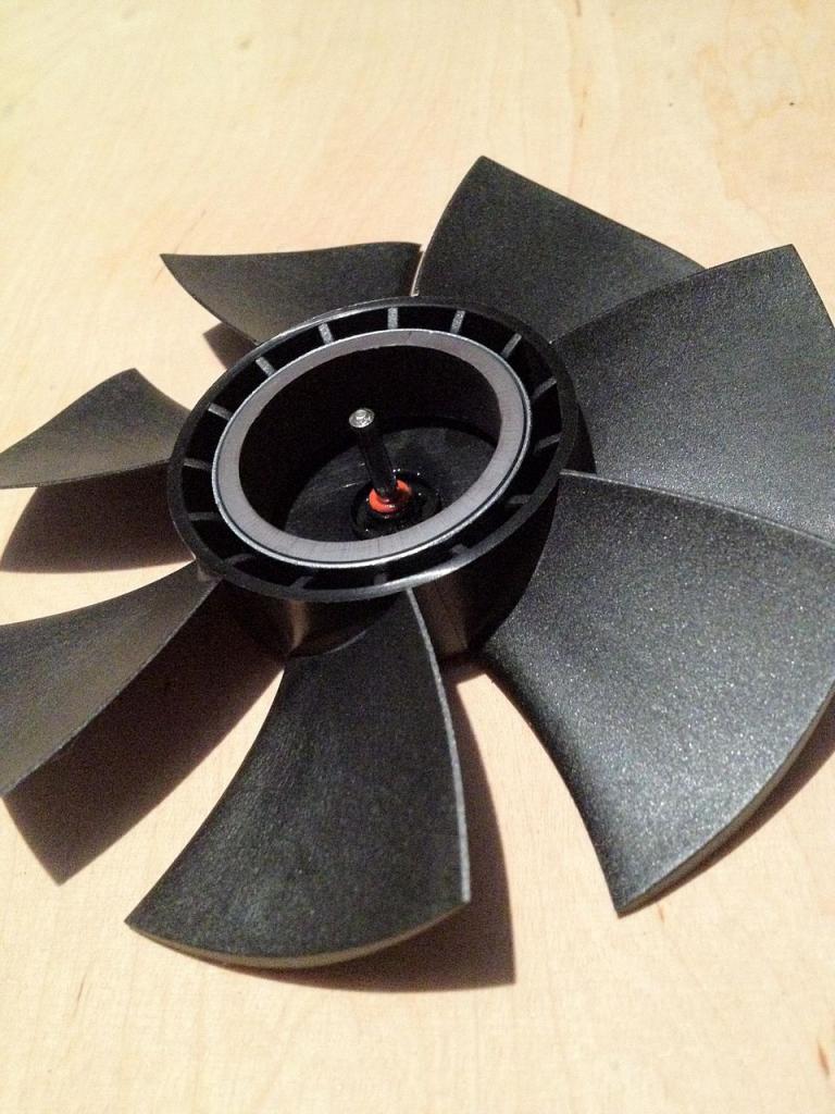 [05/06/2012] Update: Hardware lackiert und mit bunter Beleuchtung (29)