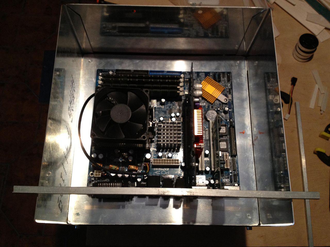 [05/06/2012] Update: Hardware lackiert und mit bunter Beleuchtung (46)