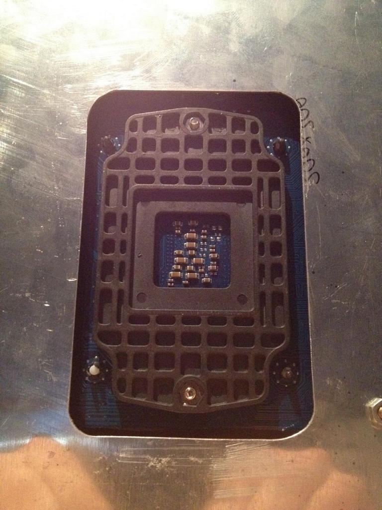[05/06/2012] Update: Hardware lackiert und mit bunter Beleuchtung (56)