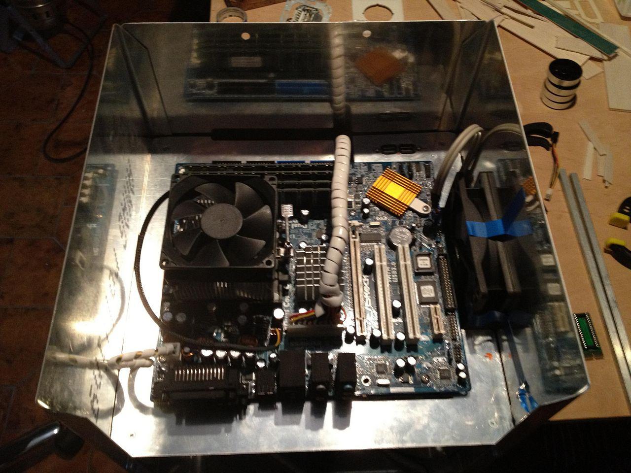 [05/06/2012] Update: Hardware lackiert und mit bunter Beleuchtung (57)
