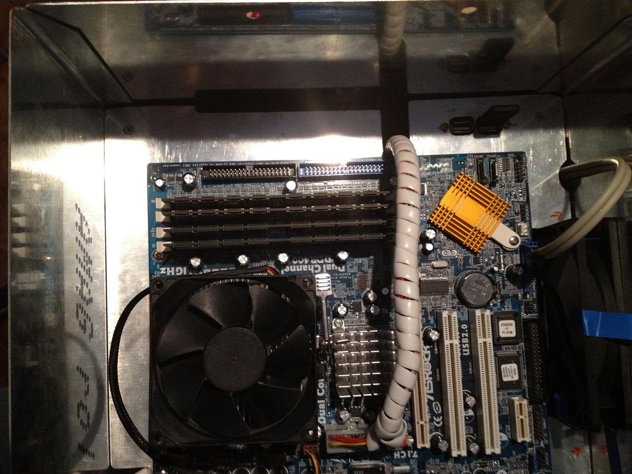 [05/06/2012] Update: Hardware lackiert und mit bunter Beleuchtung (58)