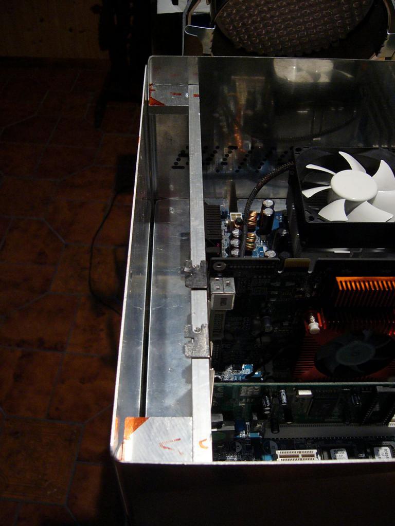 [05/06/2012] Update: Hardware lackiert und mit bunter Beleuchtung (77)