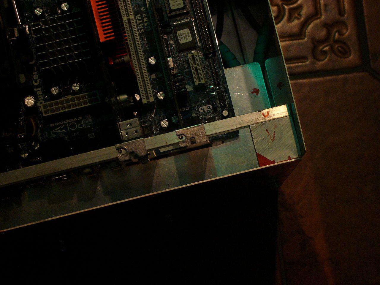 [05/06/2012] Update: Hardware lackiert und mit bunter Beleuchtung (81)