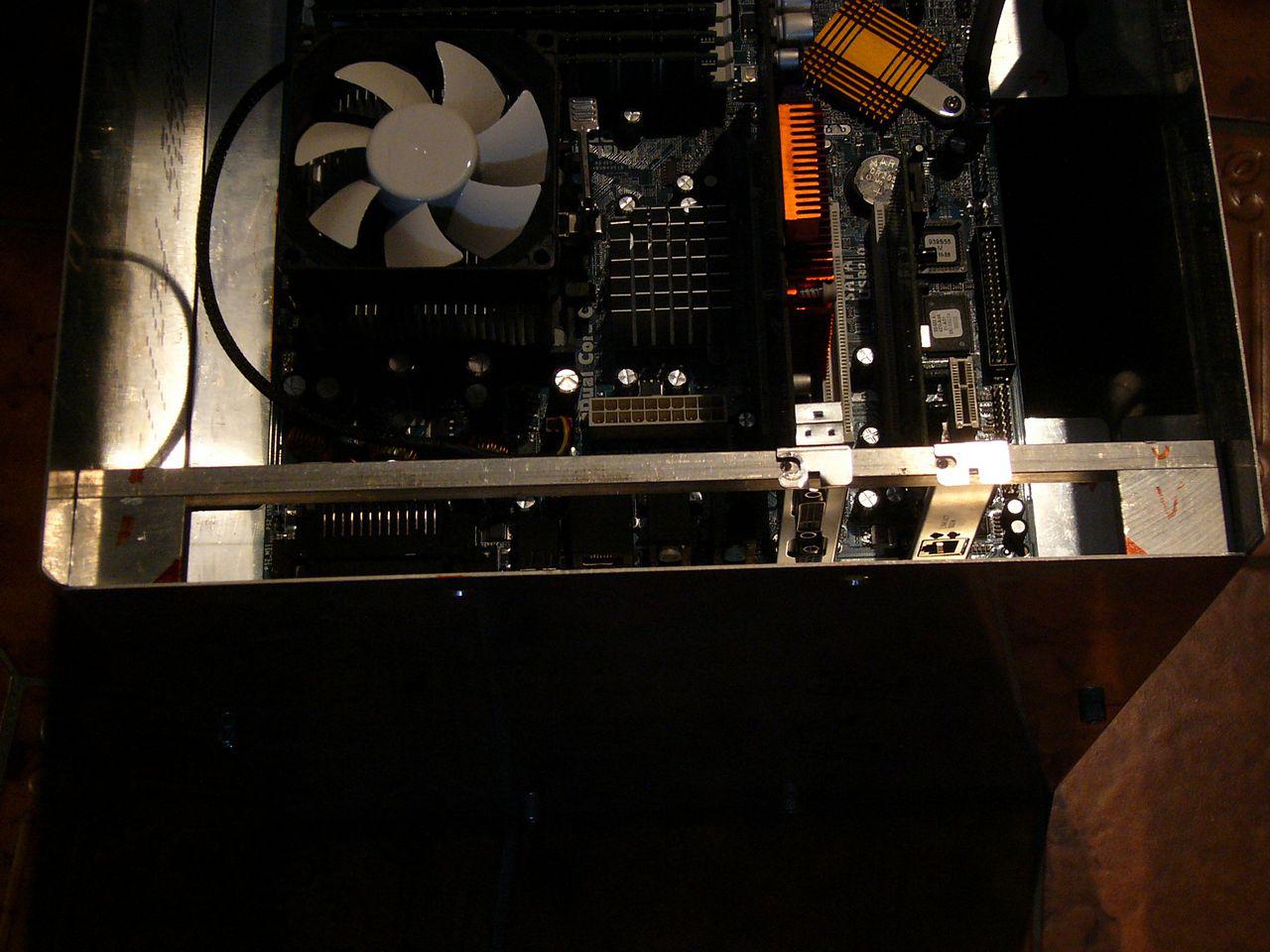 [05/06/2012] Update: Hardware lackiert und mit bunter Beleuchtung (82)