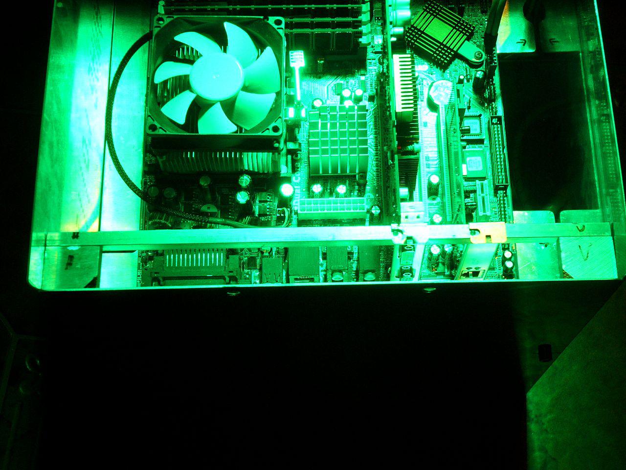 [05/06/2012] Update: Hardware lackiert und mit bunter Beleuchtung (88)