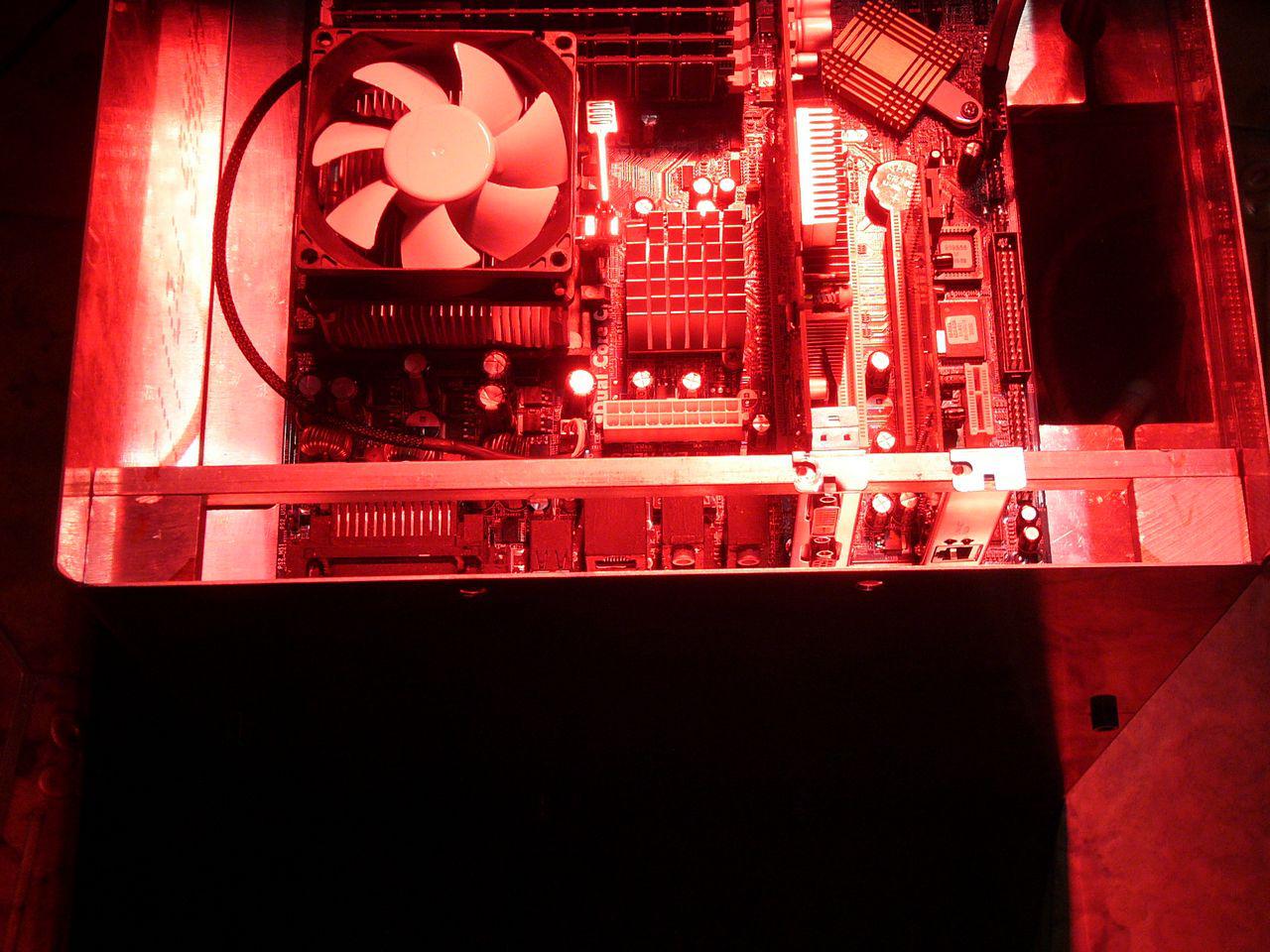 [05/06/2012] Update: Hardware lackiert und mit bunter Beleuchtung (89)