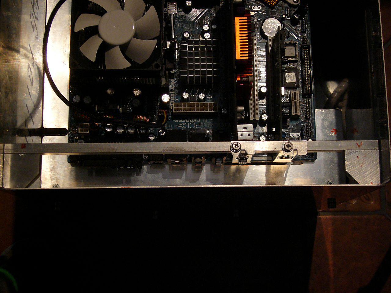[05/06/2012] Update: Hardware lackiert und mit bunter Beleuchtung (92)
