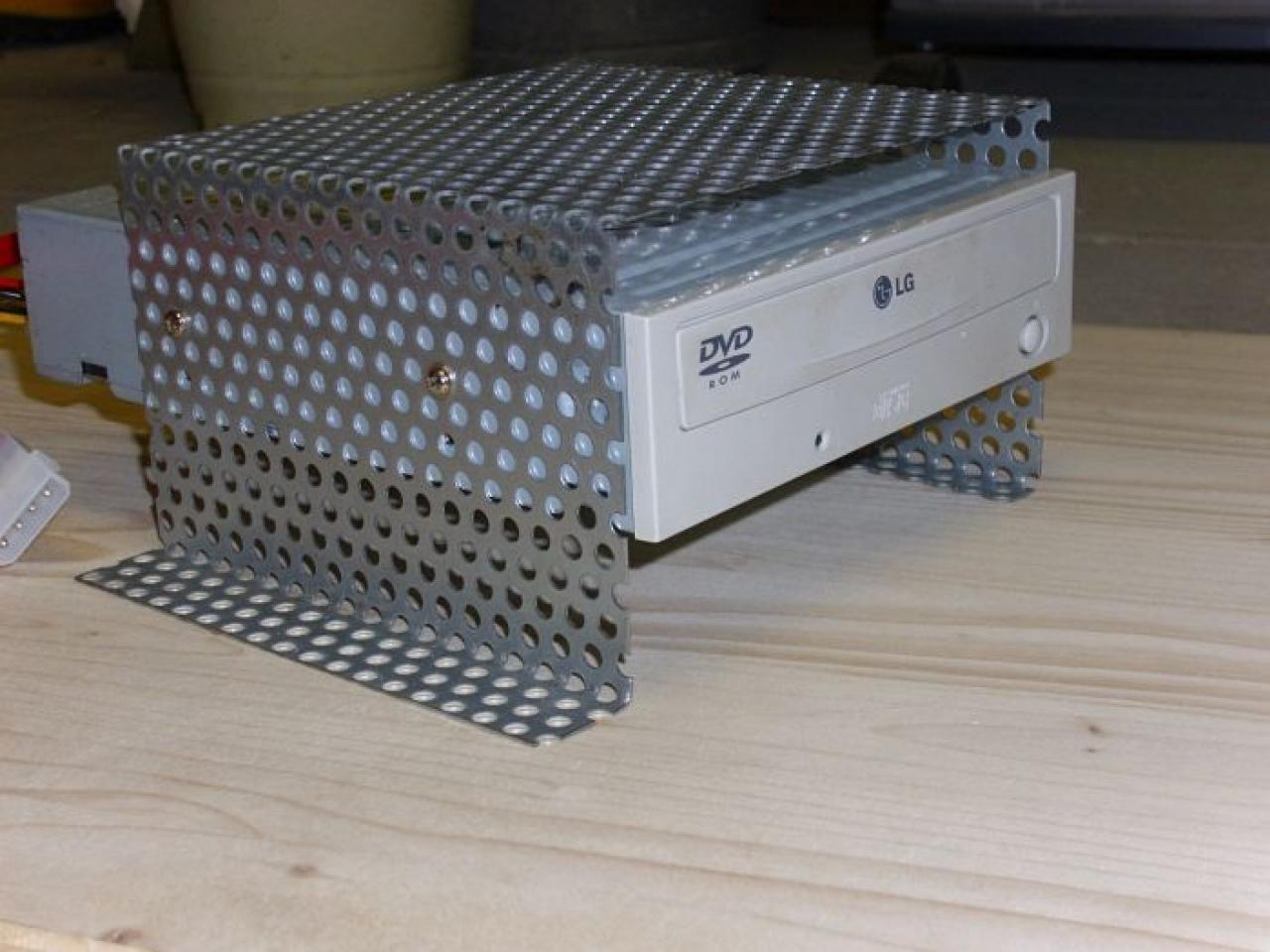 [29/06/2012] Stealth-PC aus Holz: Hier entsteht ein dreifach unterteiltes Eigenbau-Gehäuse (7)