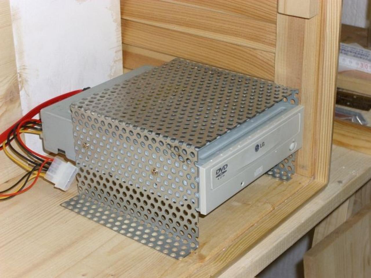 [29/06/2012] Stealth-PC aus Holz: Hier entsteht ein dreifach unterteiltes Eigenbau-Gehäuse (8)