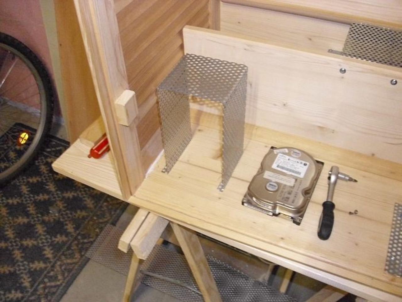 [29/06/2012] Stealth-PC aus Holz: Hier entsteht ein dreifach unterteiltes Eigenbau-Gehäuse (15)