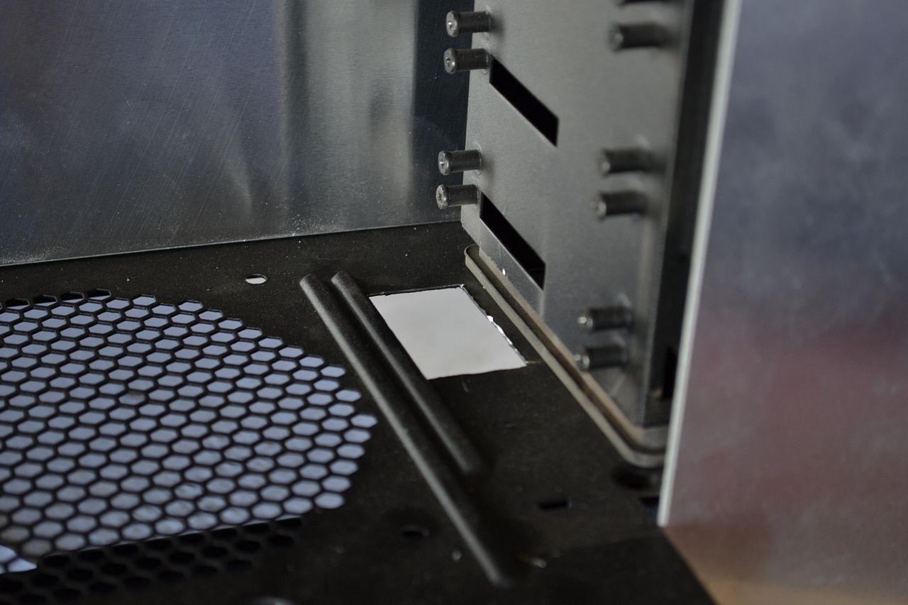 [26/06/2012] Casemod: Corsair Obsidian 800D bekommt Alu-Innenraum (8)