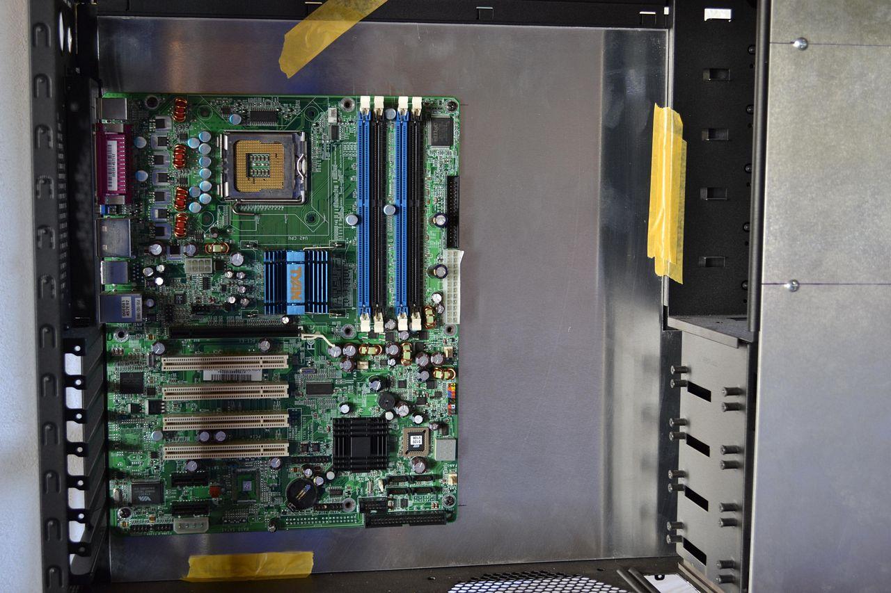 [26/06/2012] Casemod: Corsair Obsidian 800D bekommt Alu-Innenraum (9)