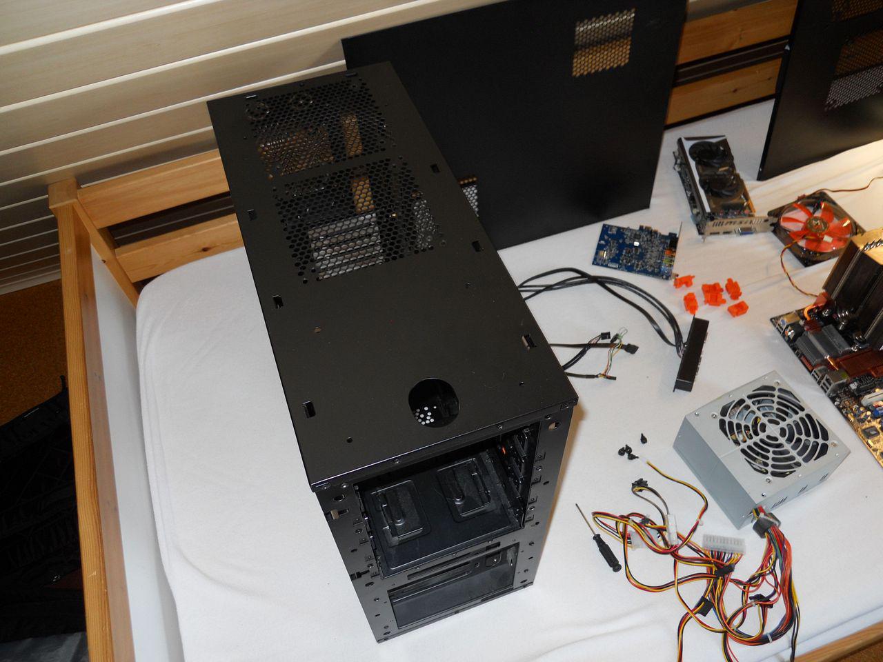 [25/06/2012] Einmal in Grün, bitte! Casemodder verpasst Xigmatek Midgard einen neuen Anstrich (4)