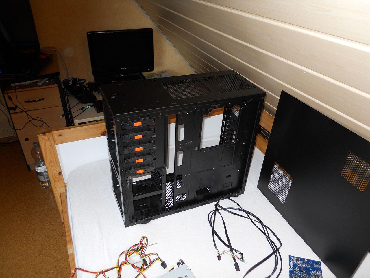 [25/06/2012] Einmal in Grün, bitte! Casemodder verpasst Xigmatek Midgard einen neuen Anstrich (5)