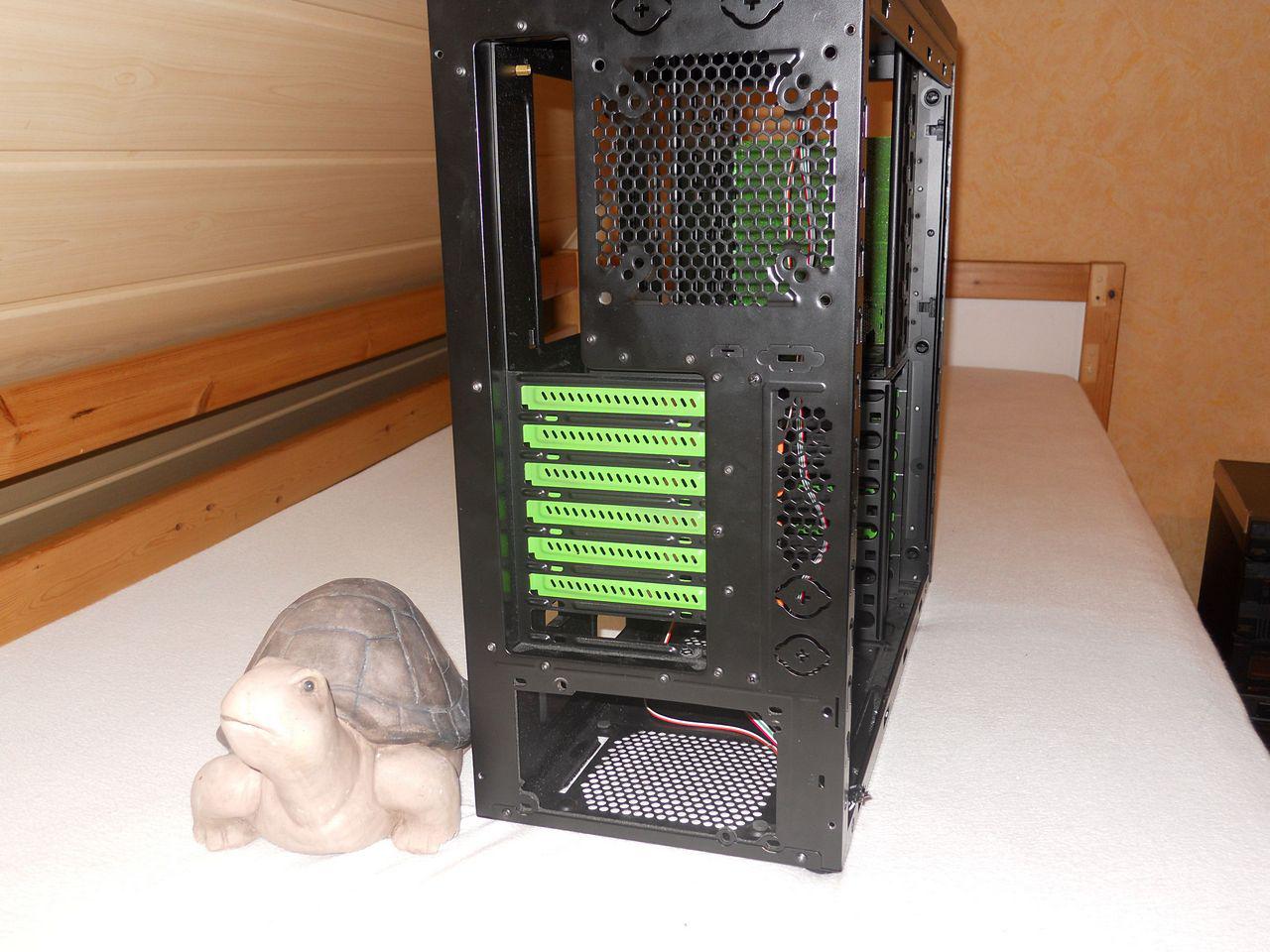 [25/06/2012] Einmal in Grün, bitte! Casemodder verpasst Xigmatek Midgard einen neuen Anstrich (18)