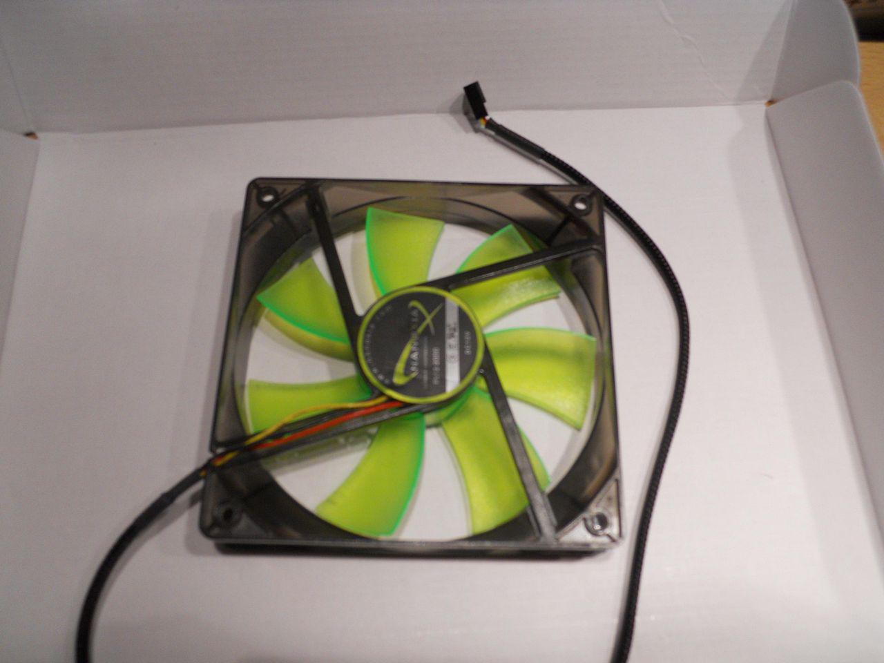 [25/06/2012] Einmal in Grün, bitte! Casemodder verpasst Xigmatek Midgard einen neuen Anstrich (26)