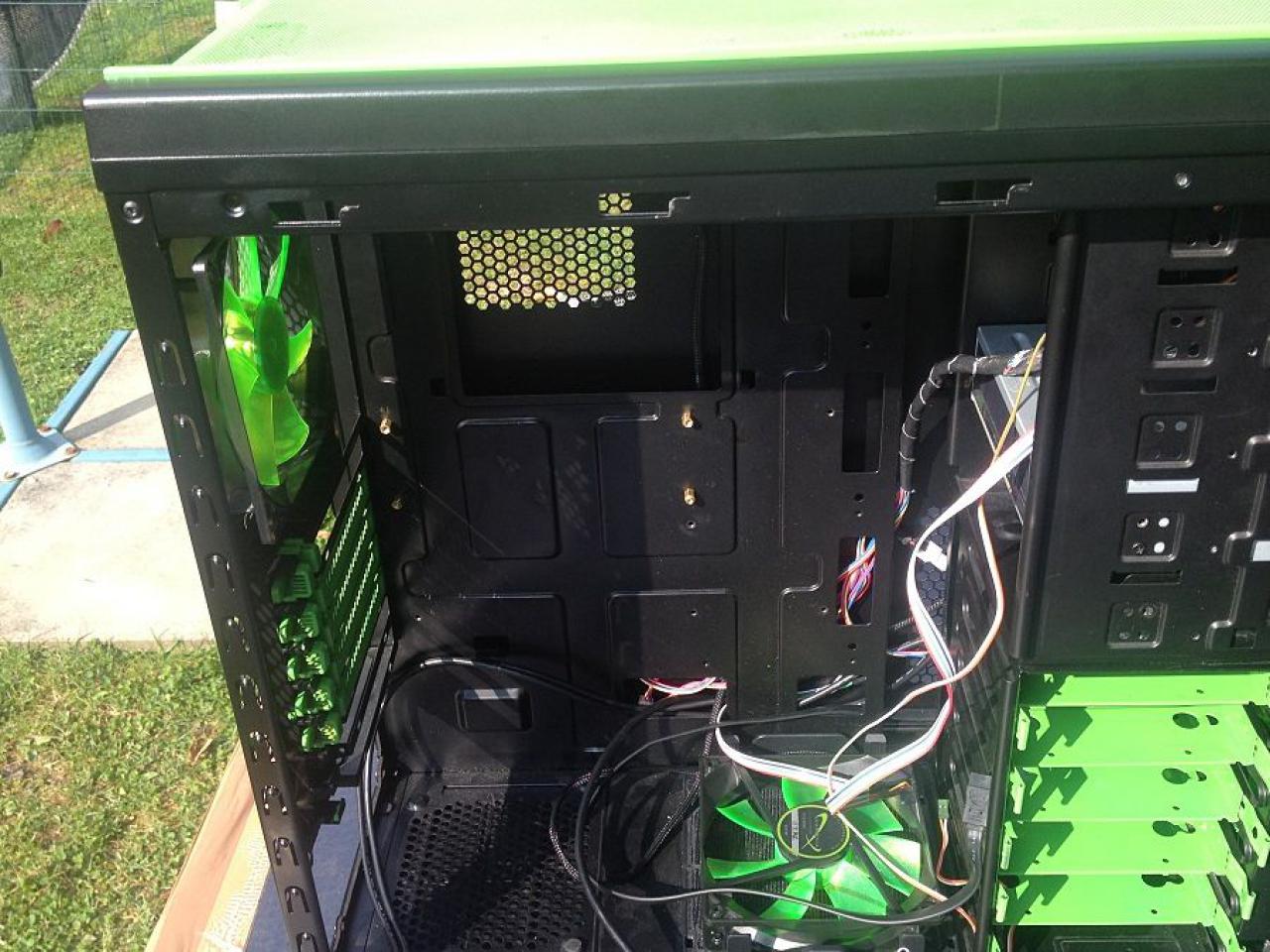 [25/06/2012] Einmal in Grün, bitte! Casemodder verpasst Xigmatek Midgard einen neuen Anstrich (77)