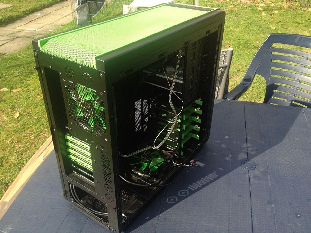 [25/06/2012] Einmal in Grün, bitte! Casemodder verpasst Xigmatek Midgard einen neuen Anstrich (80)