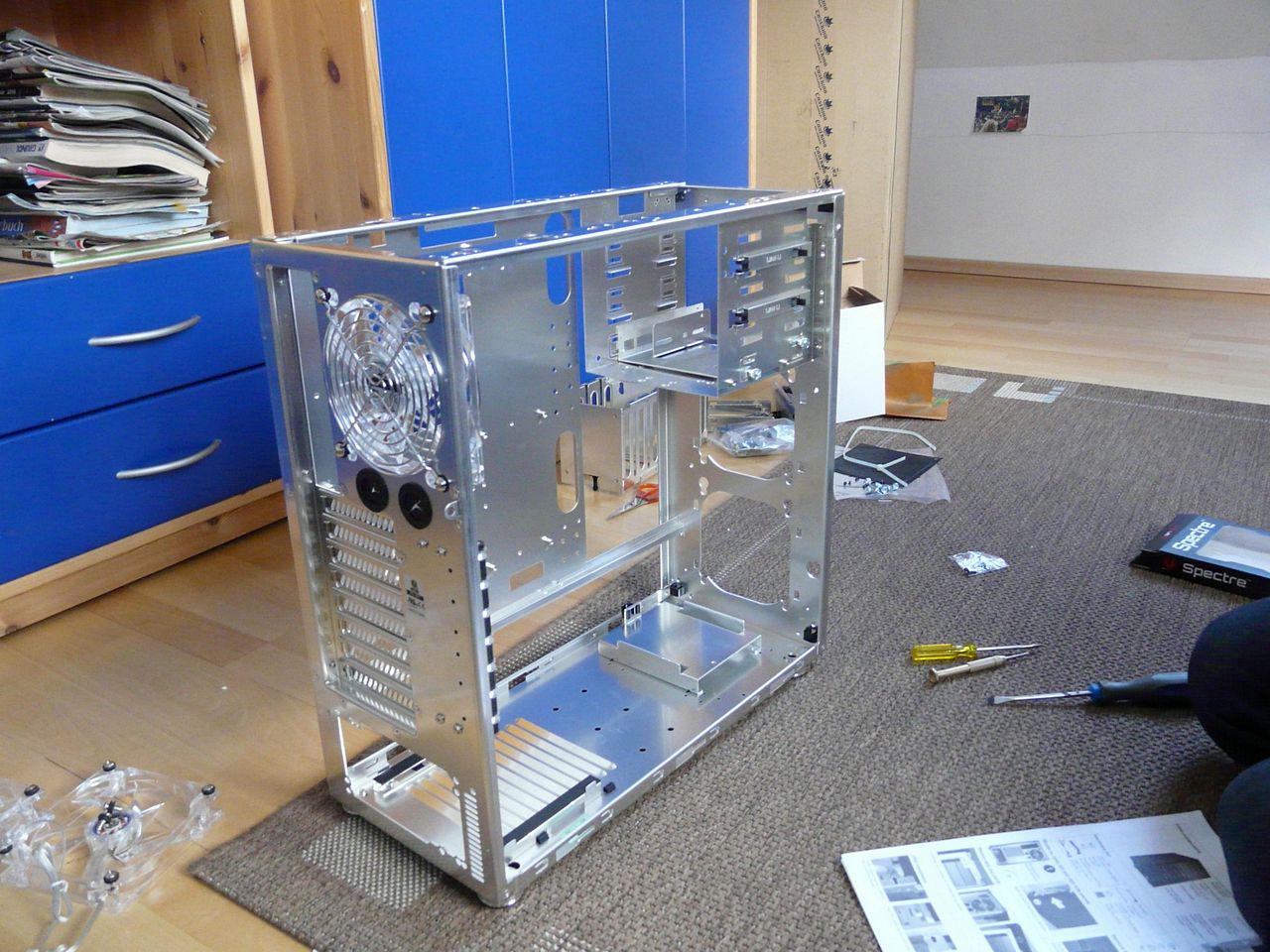 [13/06/2012] Casemod: Gurkensalat erschafft strahlende Finsternis - Knall inklusive (11)