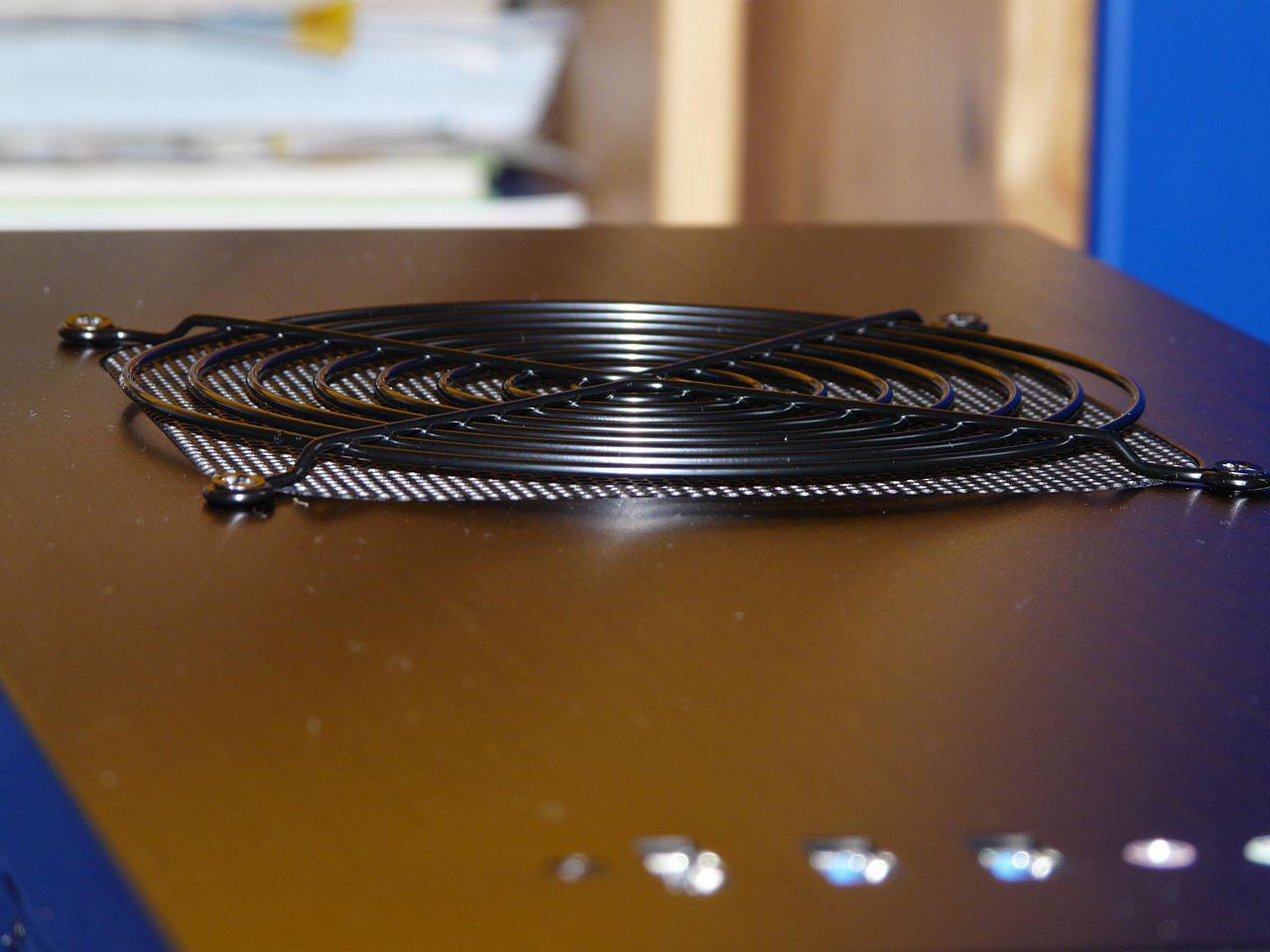 [13/06/2012] Casemod: Gurkensalat erschafft strahlende Finsternis - Knall inklusive (12)