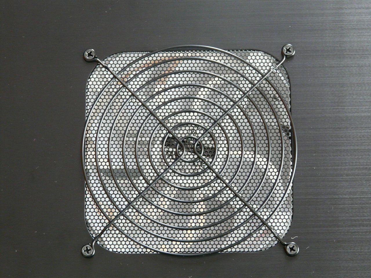 [13/06/2012] Casemod: Gurkensalat erschafft strahlende Finsternis - Knall inklusive (13)