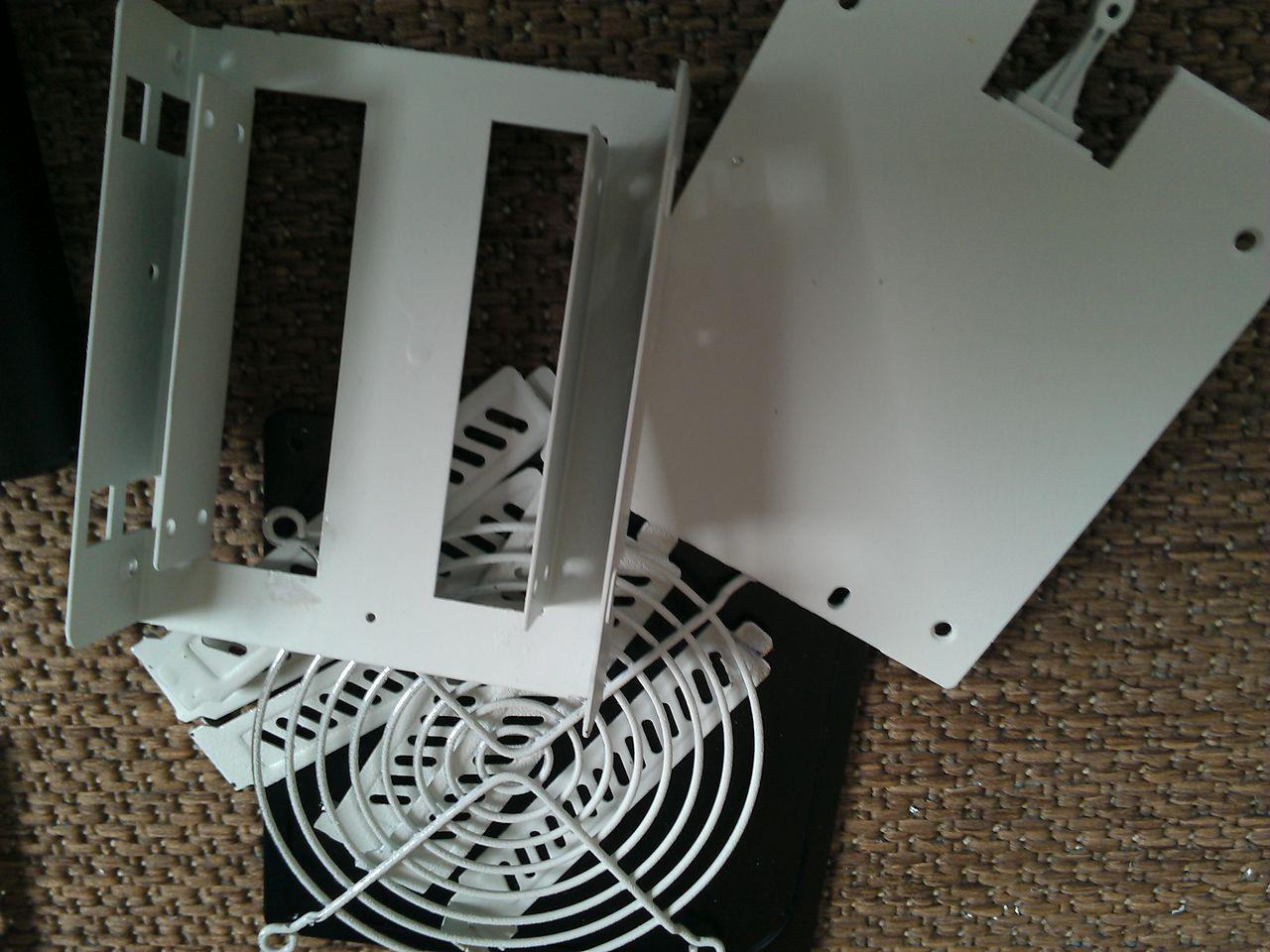 [13/06/2012] Casemod: Gurkensalat erschafft strahlende Finsternis - Knall inklusive (21)